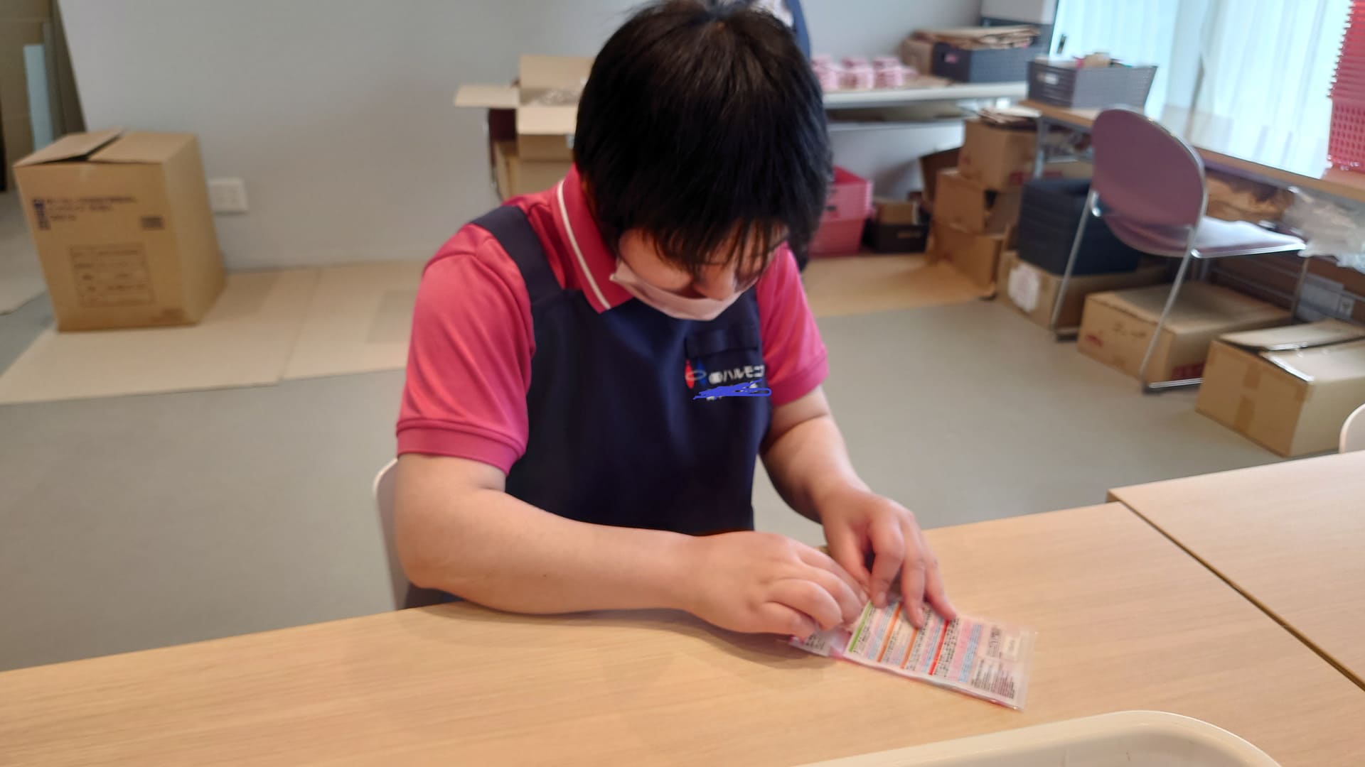 レック作業　シール貼り