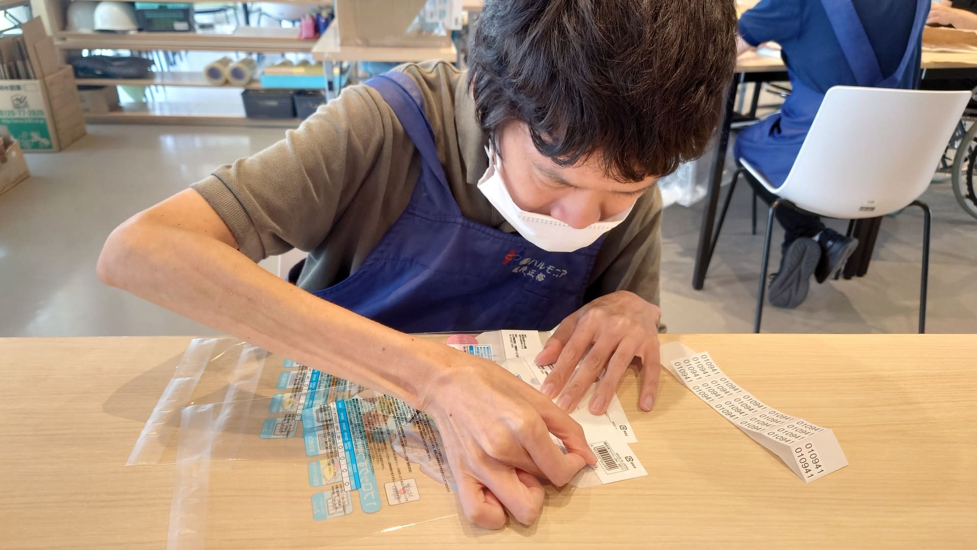 レック作業　シール貼り (1)