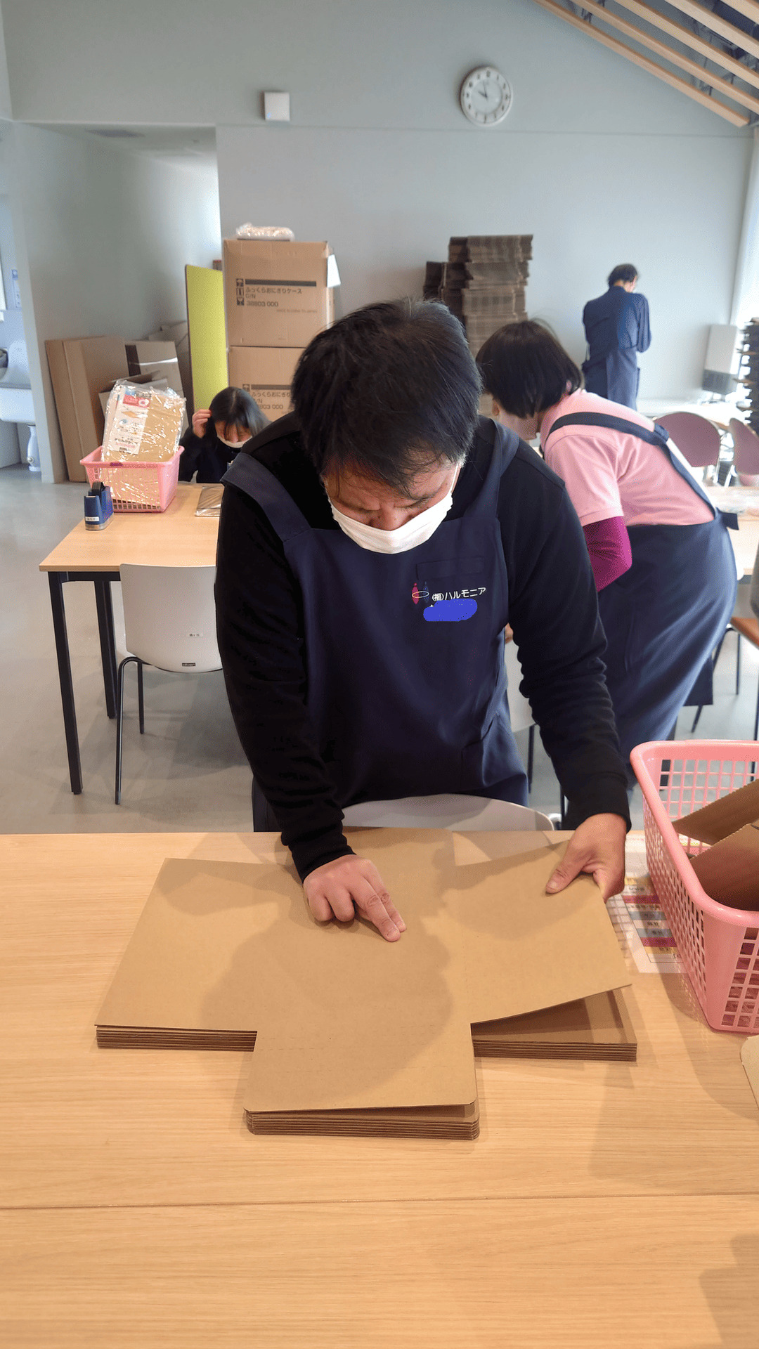 レック作業　段ボール折り