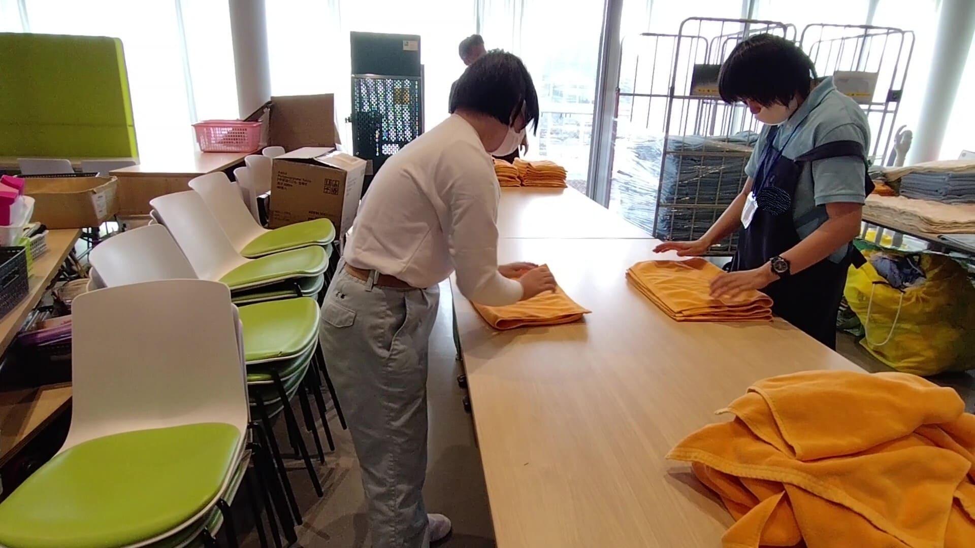 タオル作業　二つ折り