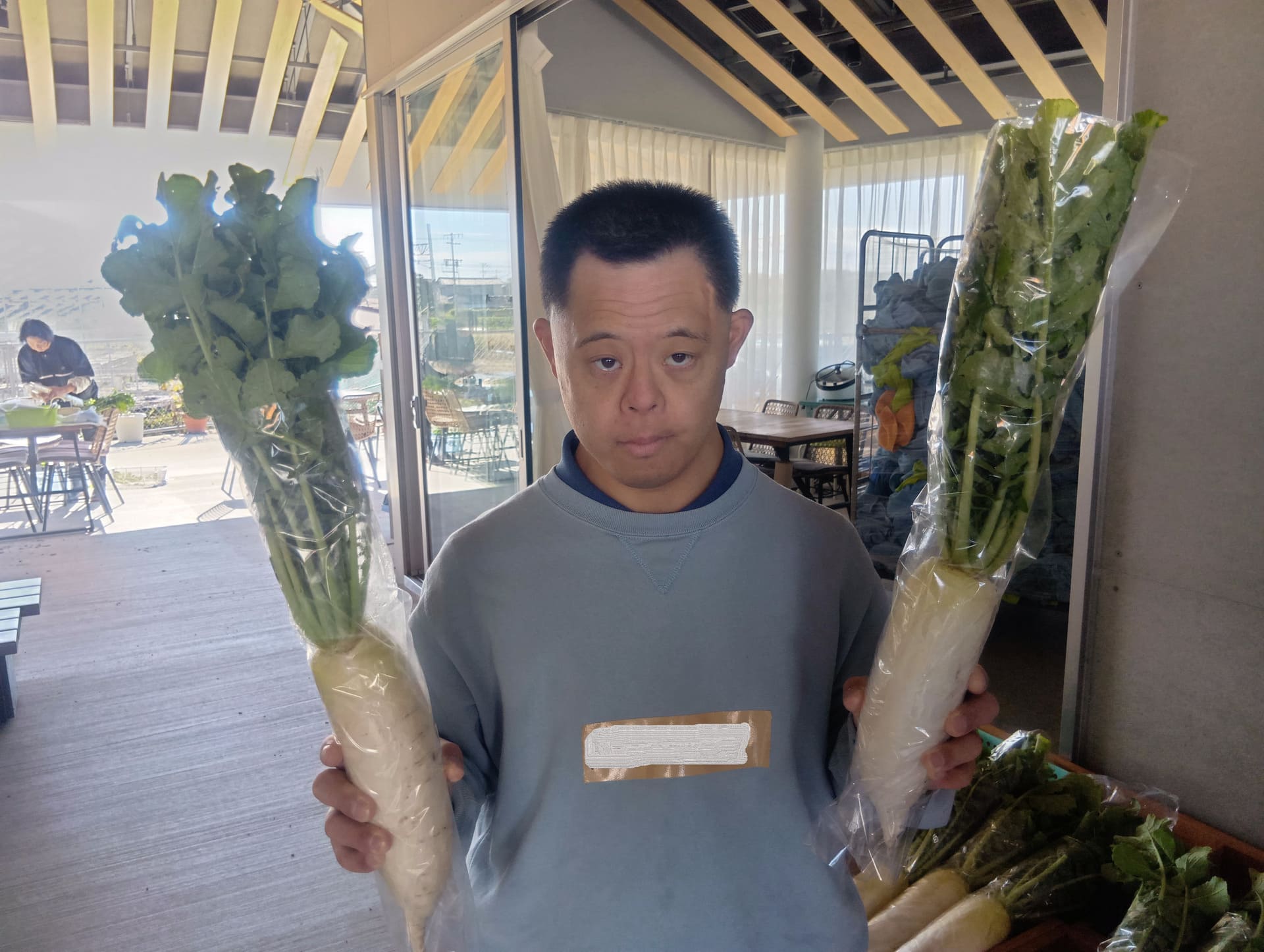 農園作業 大根袋入れ