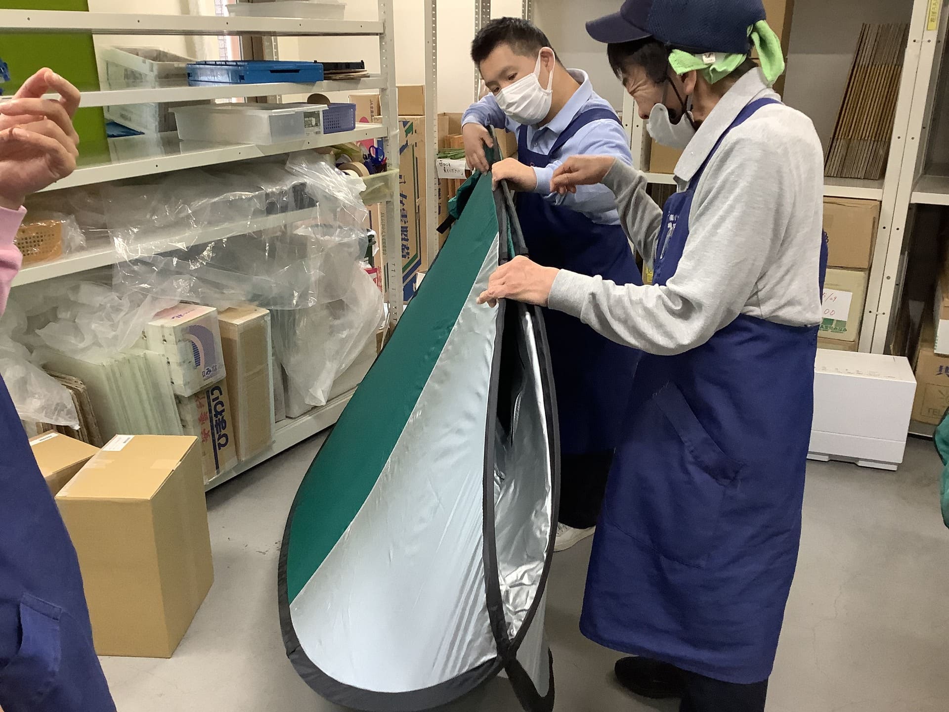 テント組み立て