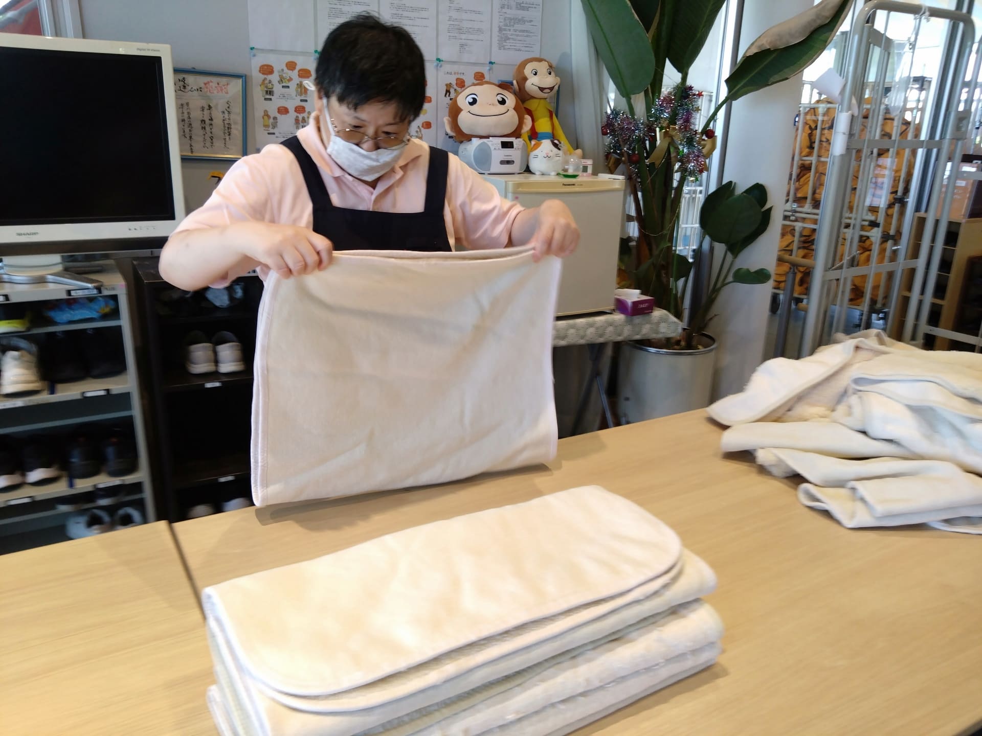 タオル作業　四つ折り作業